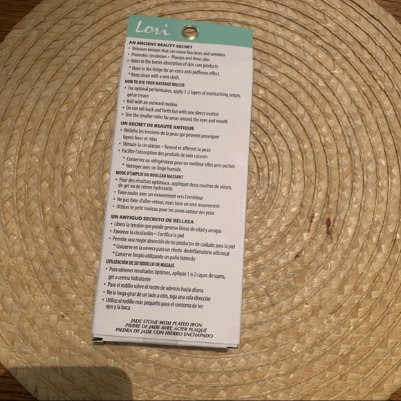 Jade Stone Facial Plumps And Firms Skin Roller - Picture 9 of 11